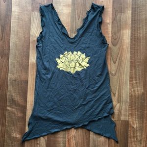 Women’s yoga top